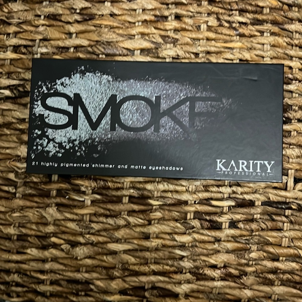 Karity Smoke Eyeshadow Palette
